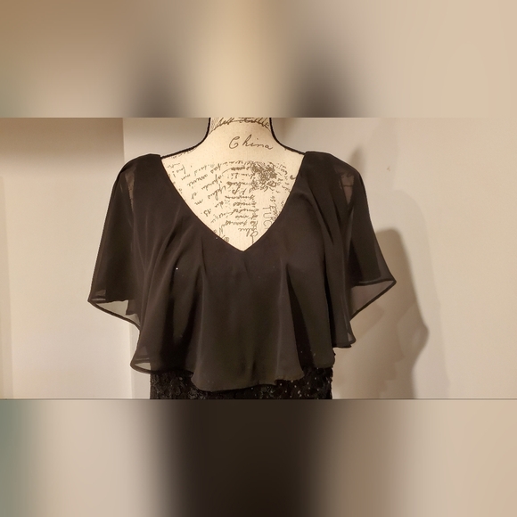 CONNECTED APP. Maxi Black Sleeveless, V Neck, Small Cape,Sparkle Details, Size 6 - Picture 6 of 9